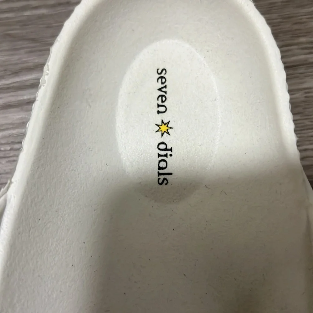 Seven dials sandals